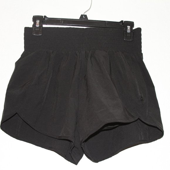🏃🏻‍♀️ B Runner Shorts -Black - NWOT 🏃🏻‍♀️ - Picture 1 of 2